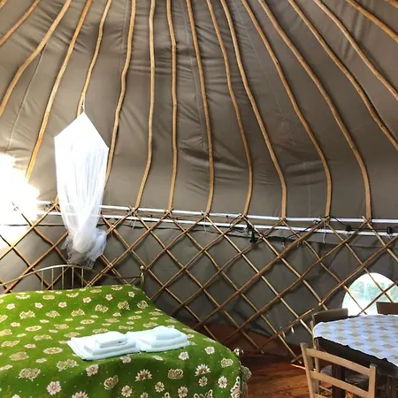 Luxusní stan Romantic Treehouse Yurt In Nature Reserve With Jacuzzi *