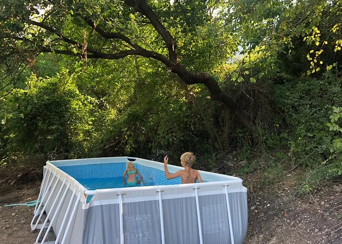 Romantic Treehouse Yurt In Nature Reserve With Jacuzzi